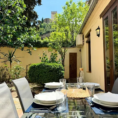 Casa junto a la Alhambra con vistas y jardín privado-2